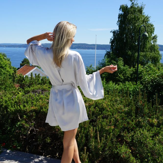 Hovedbilde Kimono i silke - sølv
