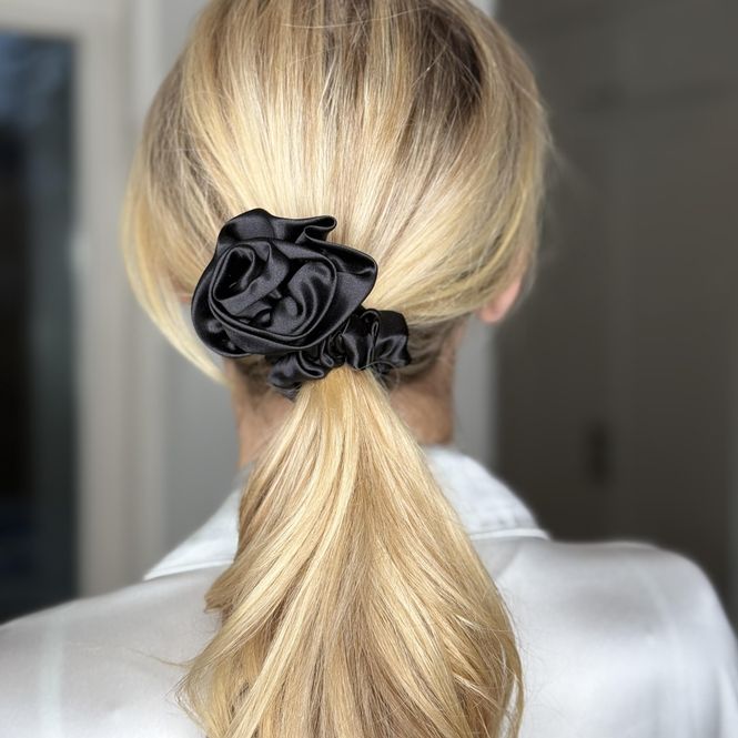 Hovedbilde Scrunchie med rose - sort